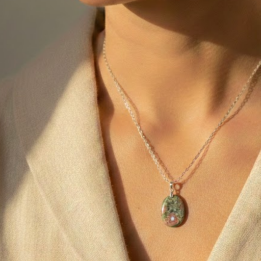 Collier en unakite